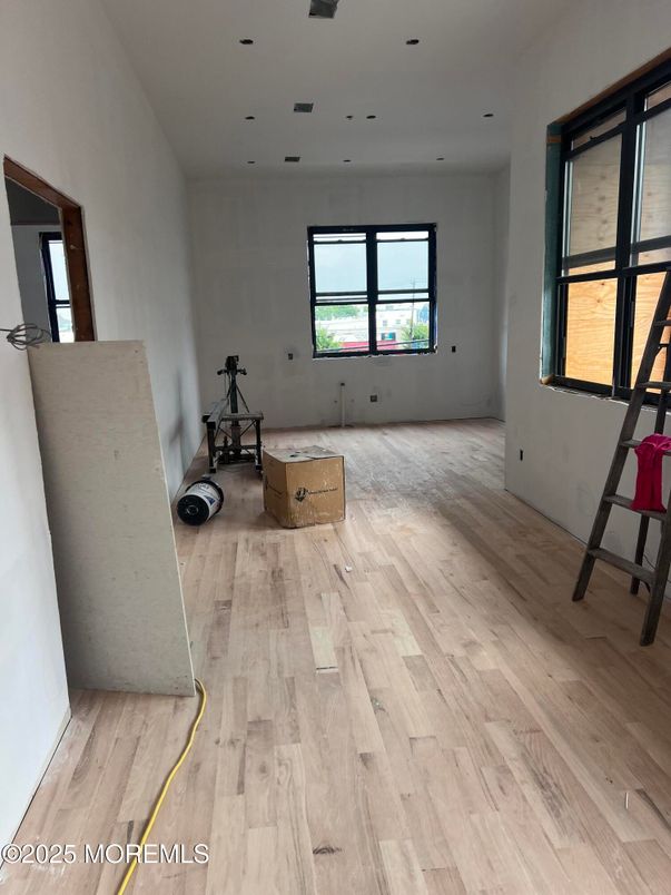 Fitness Equipment, Interior, Recessed Lighting, Wood Texture Flooring
