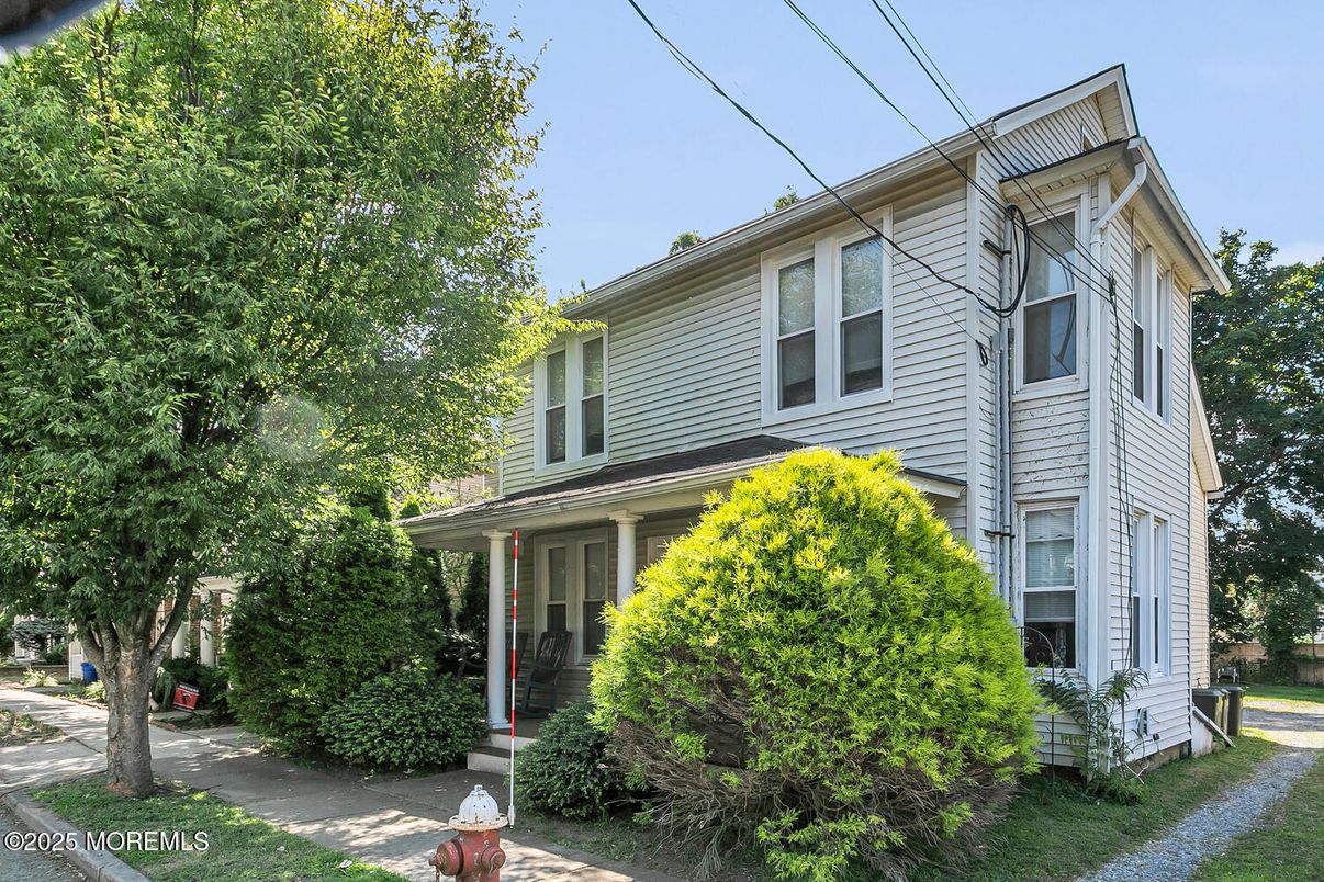 Exterior, Facade, American Foursquare
