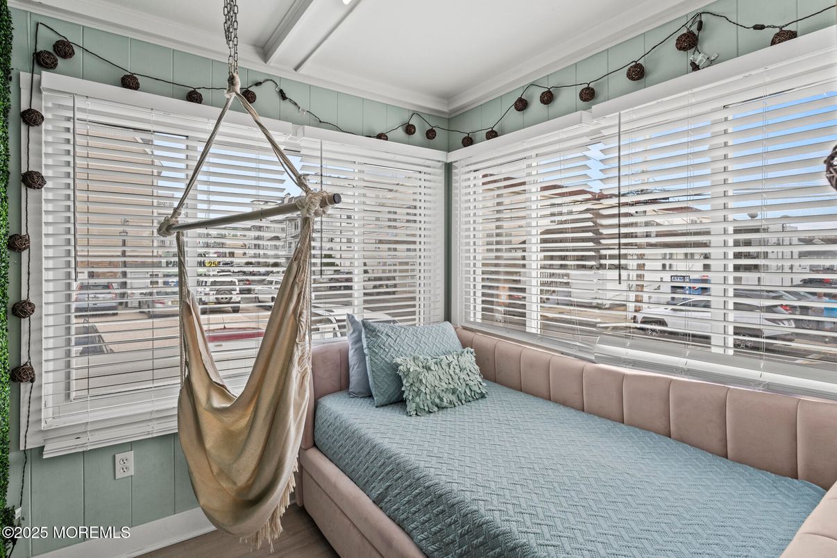 Bedroom, Interior, Pendant Lights, Wood Texture Flooring