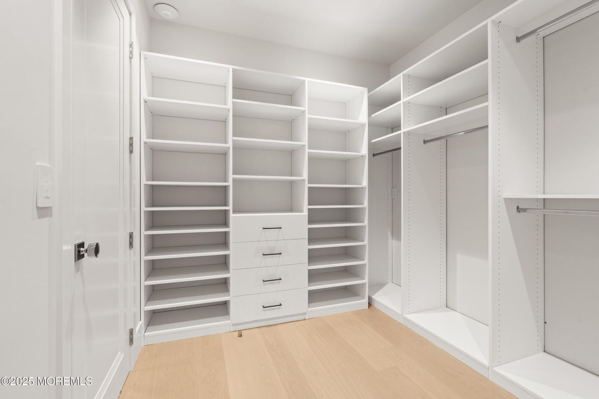 Interior, Walk-in Closets, Wood Texture Flooring
