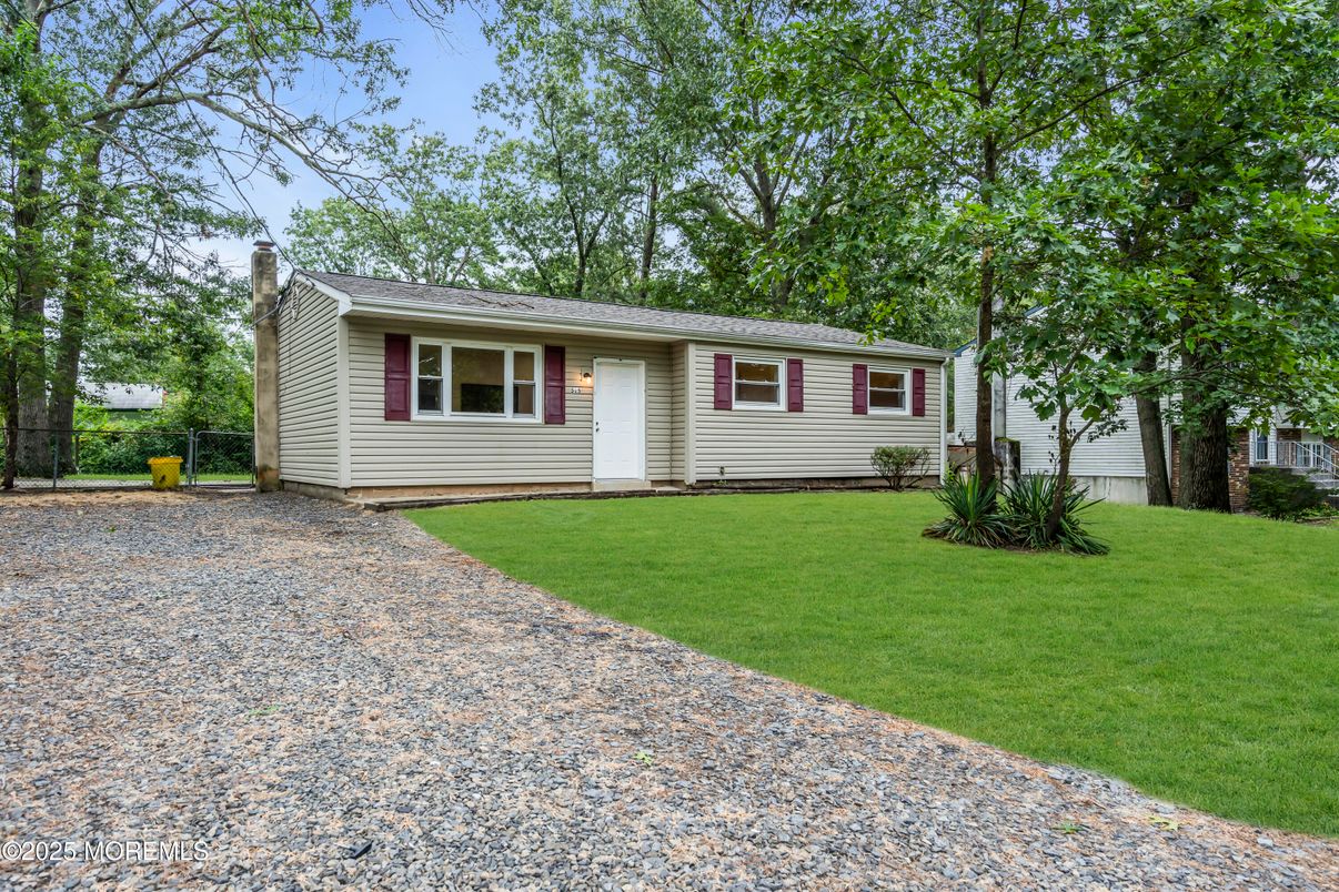 Backyard, Exterior, Facade, Cape Cod