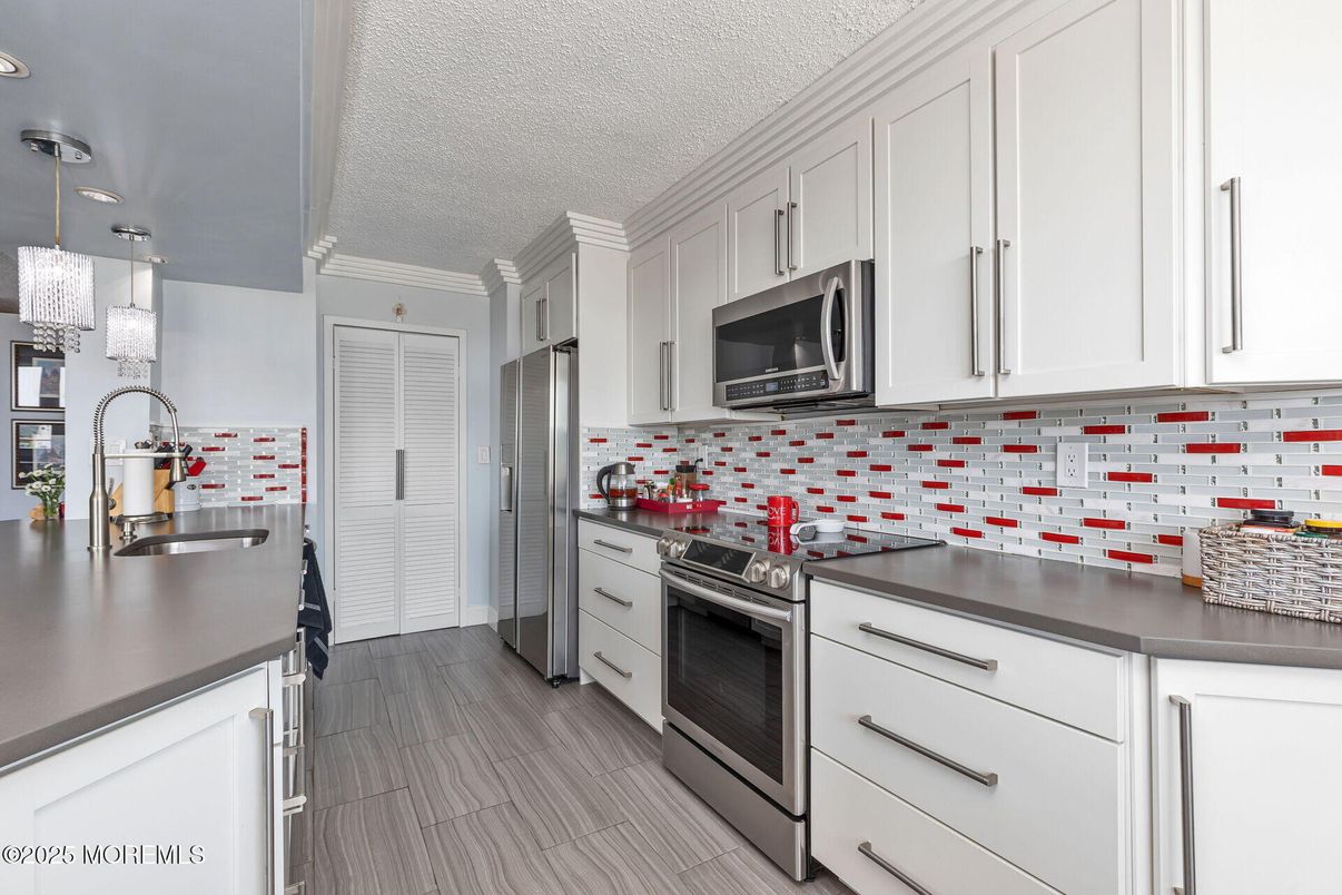 Interior, Kitchen, Stainless Steel Appliances