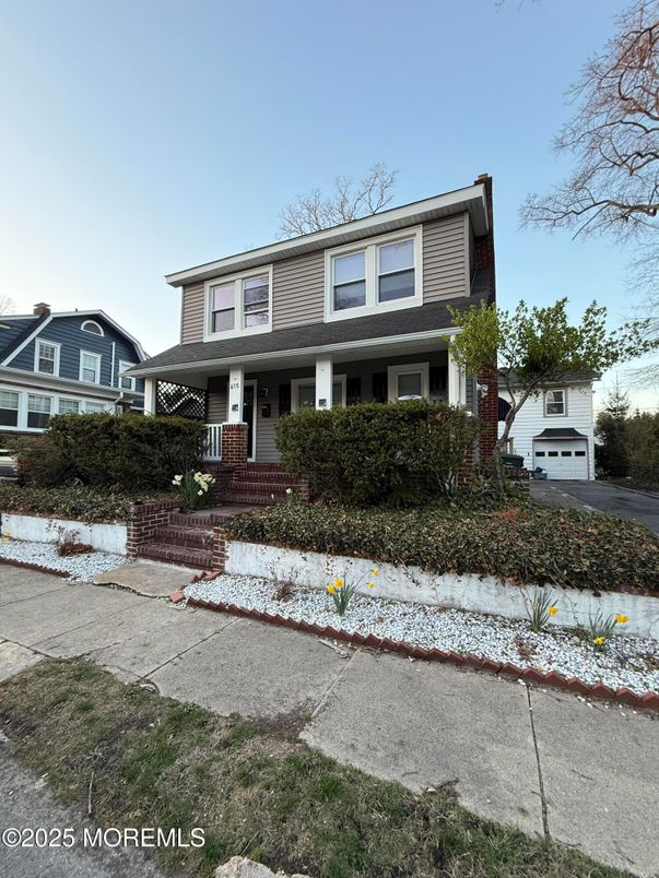 Attached, Exterior, Facade, American Foursquare