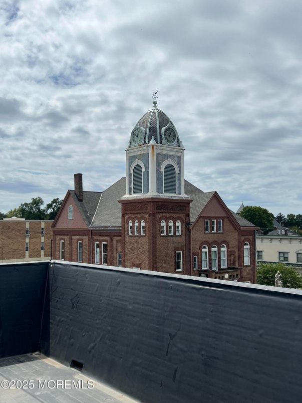 Exterior, Facade, Brick Facade, Queen Anne Victorian