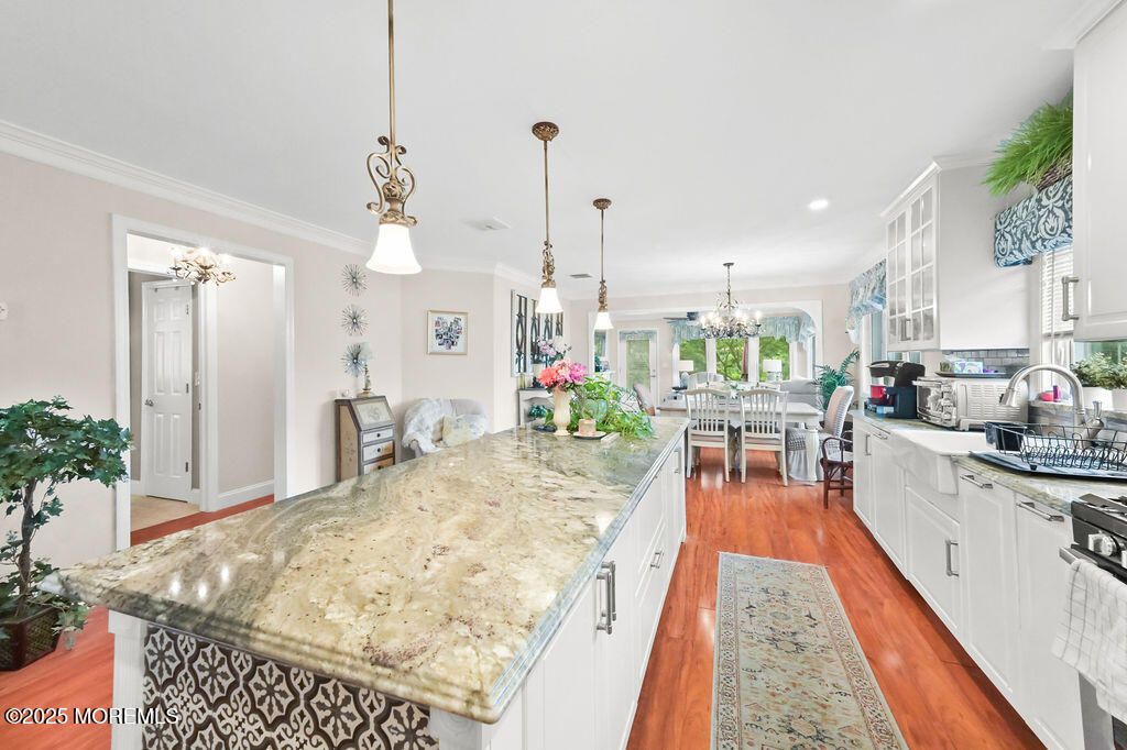 Chandelier, Dining room, Interior, Kitchen, Pendant Lights, Recessed Lighting, Wood Texture Flooring