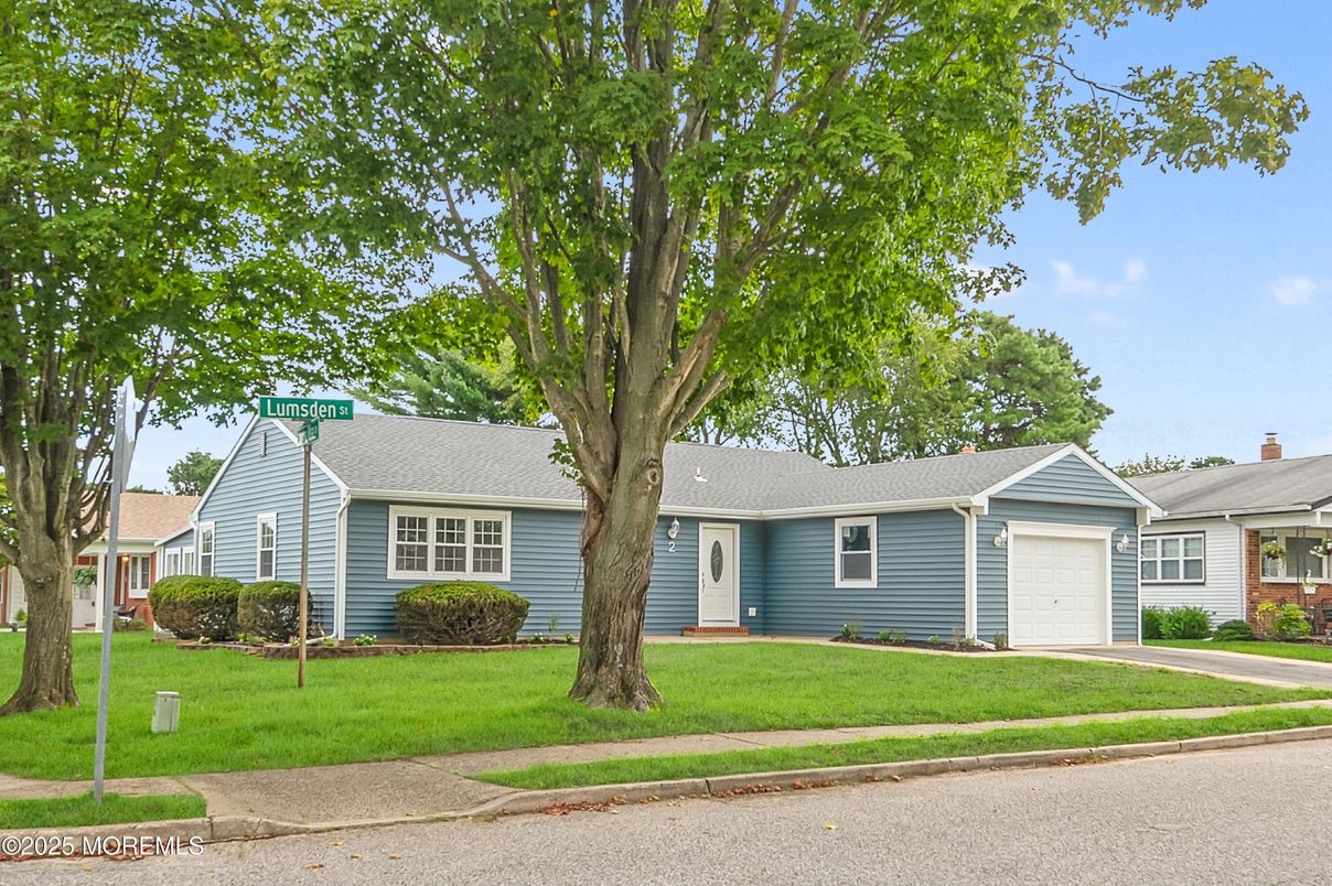 Attached, Exterior, Facade, Ranch