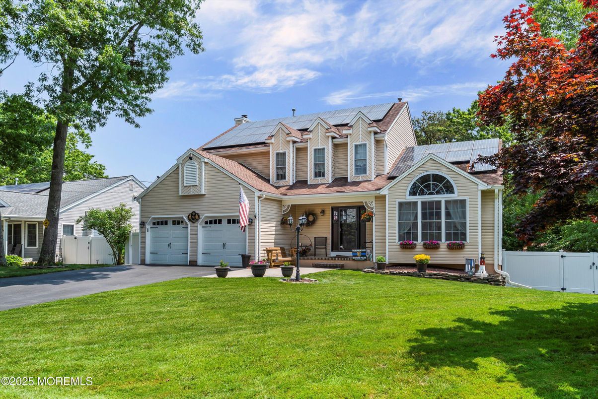 Attached, Exterior, Facade, Solar Panels, Cape Cod