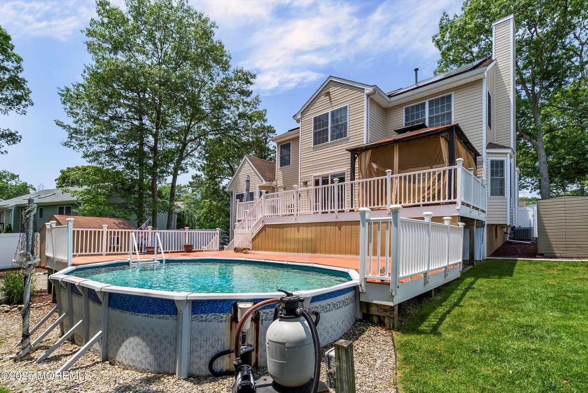 Exterior, Pool