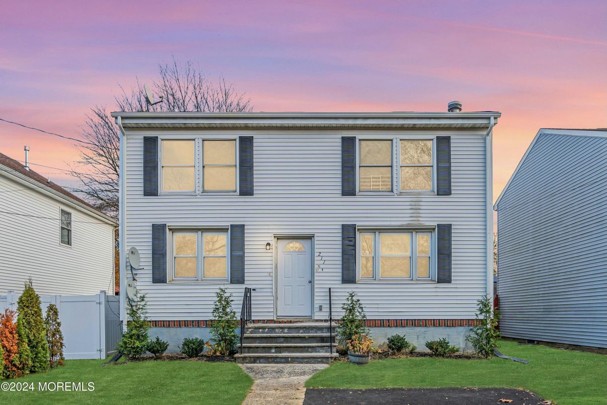 Exterior, Facade, Georgian