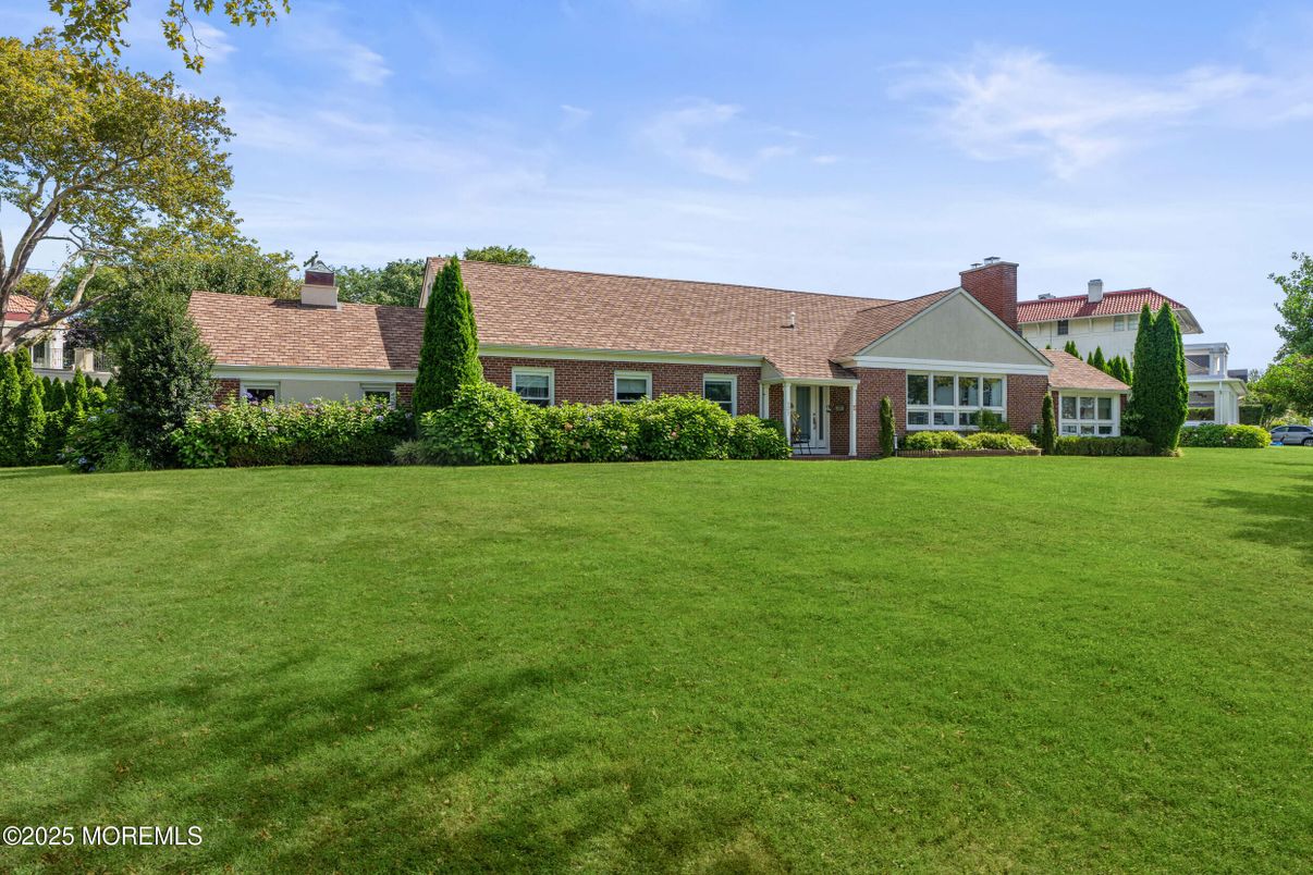 Backyard, Exterior, Facade, Brick Facade, Ranch