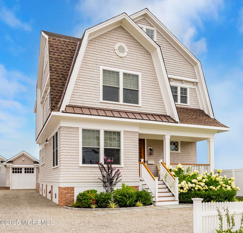 Detached Garage, Exterior, Facade, Queen Anne Victorian