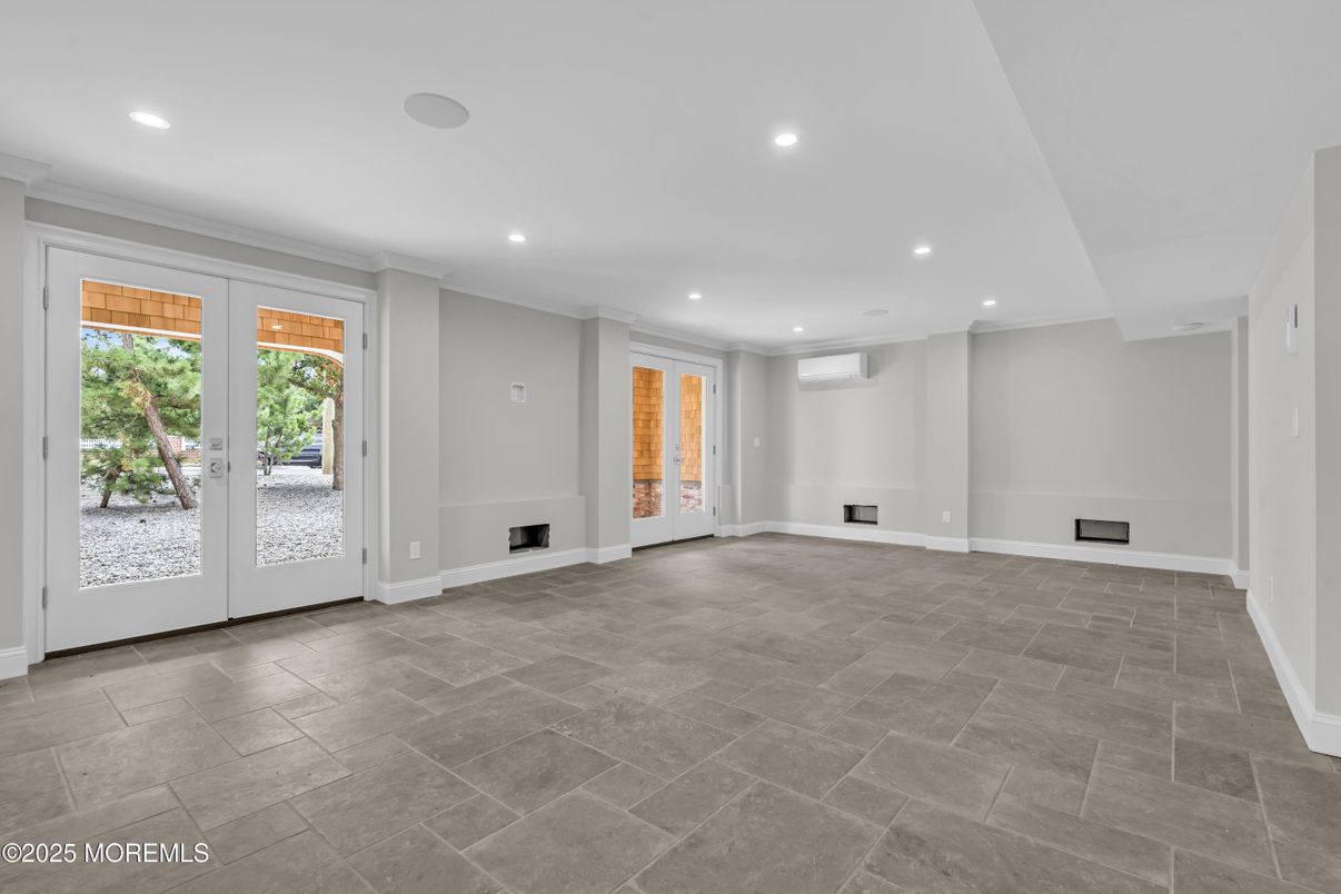 Empty room, Interior, Recessed Lighting