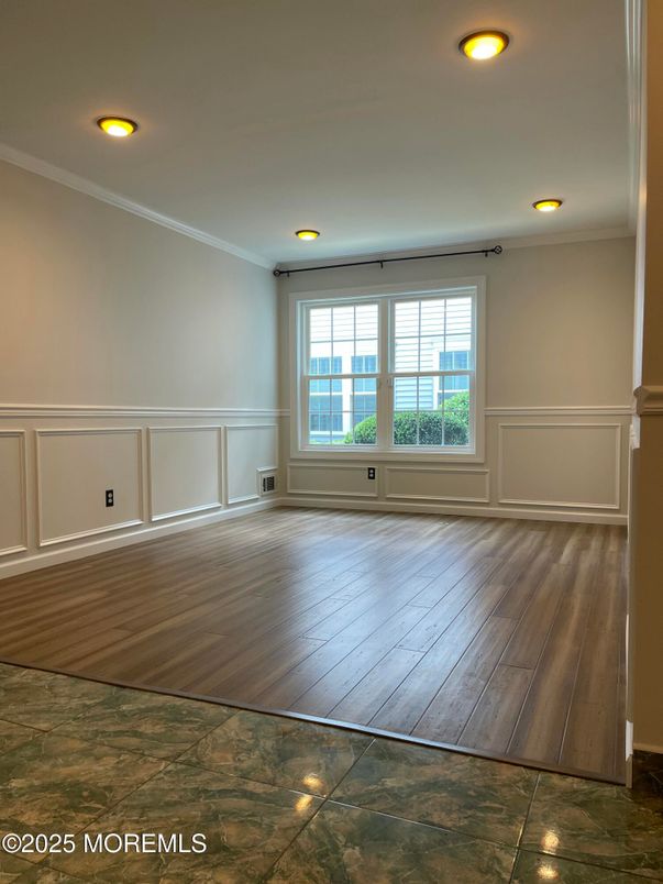 Empty room, Interior, Recessed Lighting, Wood Texture Flooring
