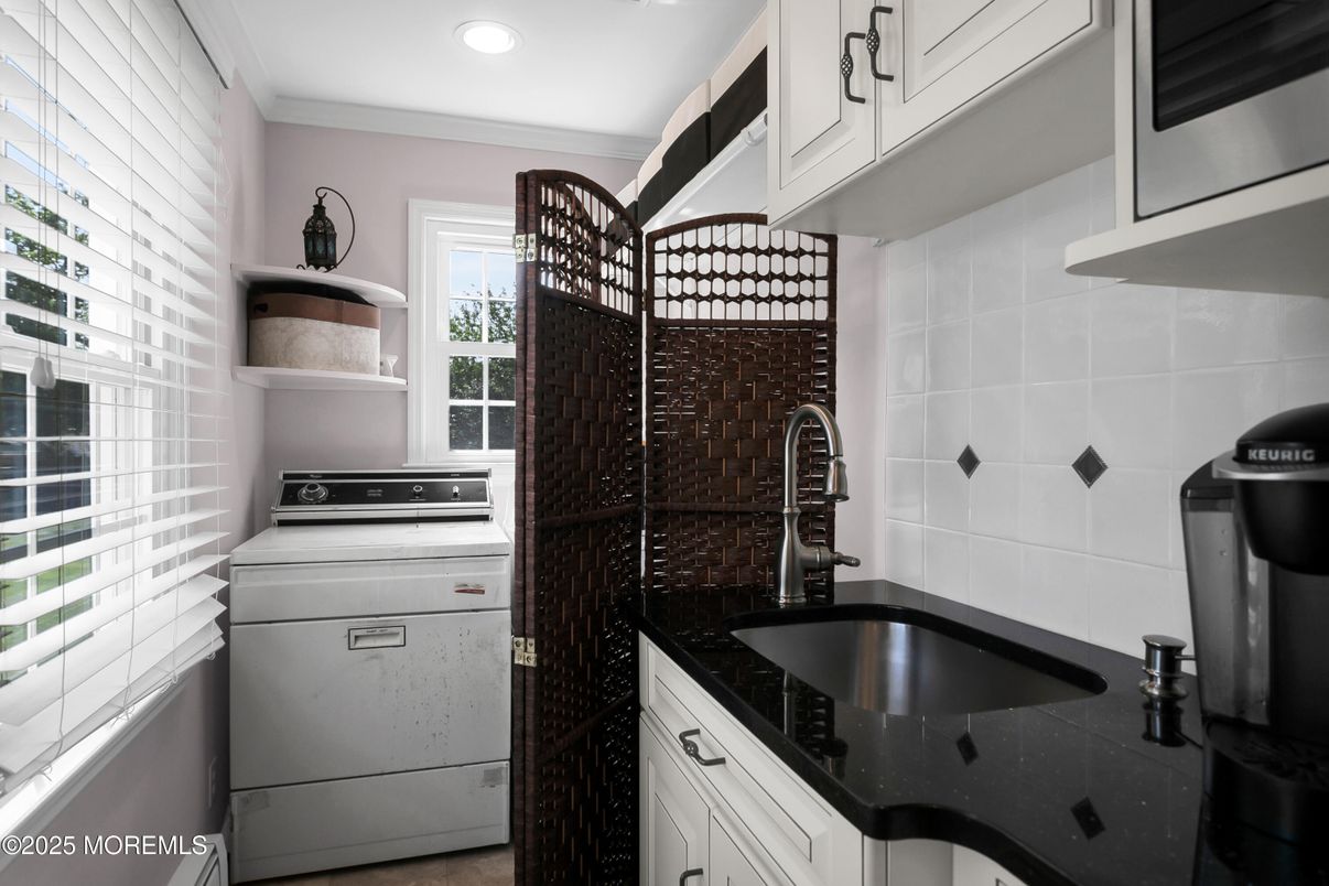 Interior, Kitchen, Recessed Lighting, Washer
