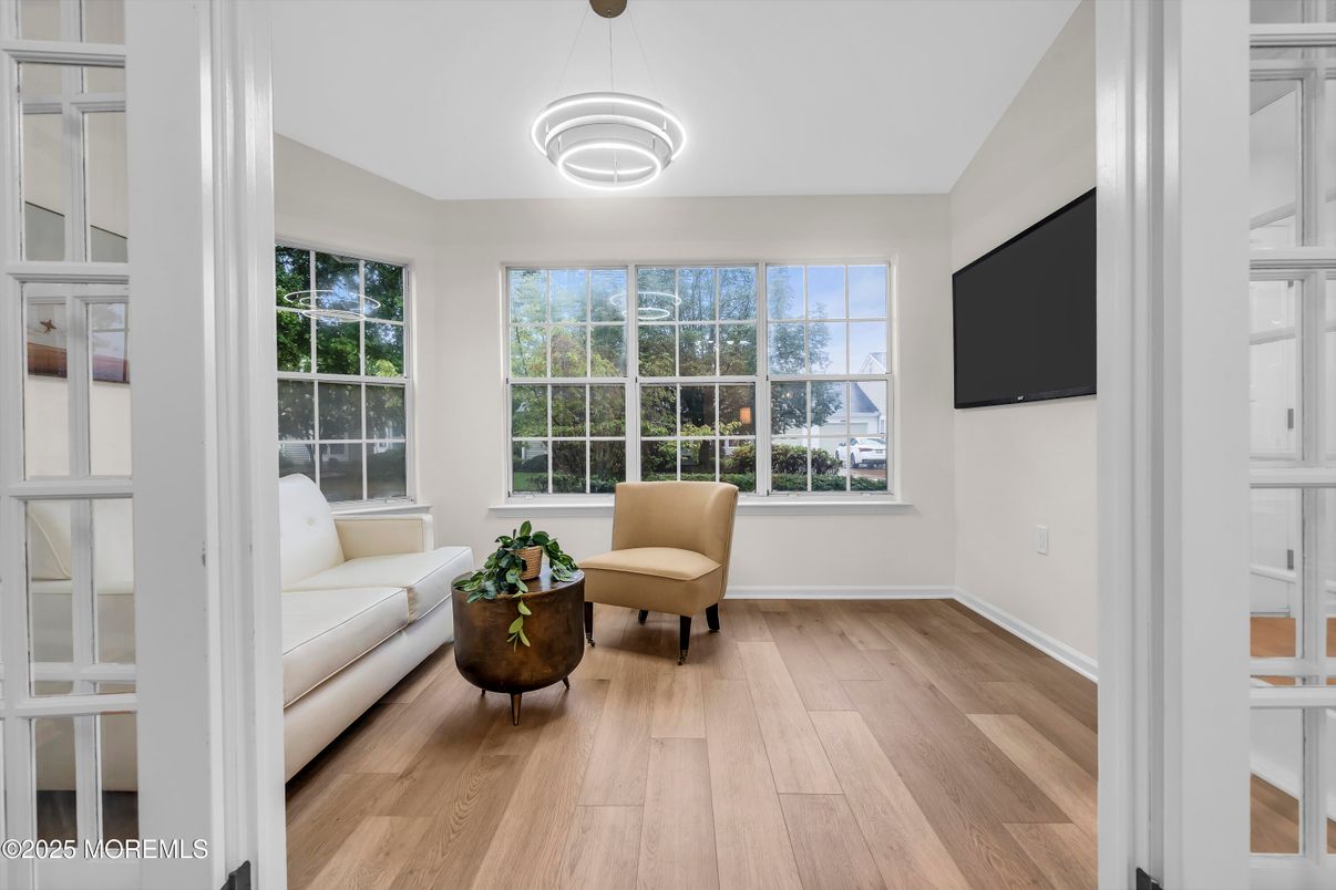 Interior, Pendant Lights, Wood Texture Flooring