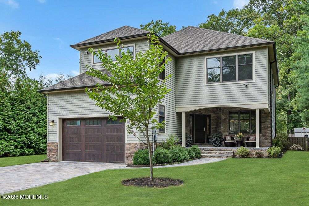 Attached, Exterior, Facade, Split Level