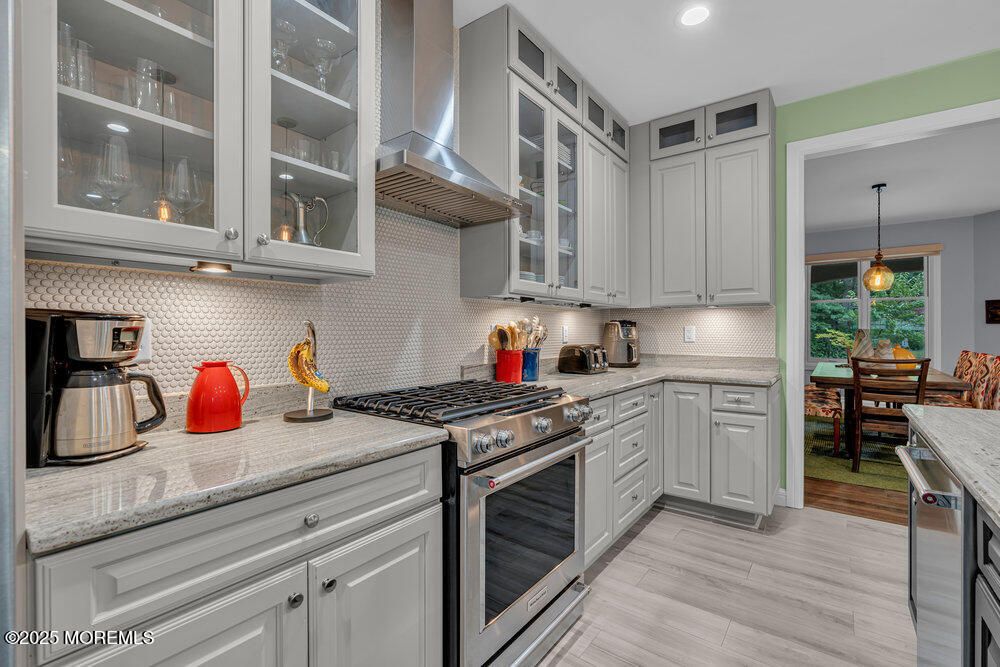 Dining room, Interior, Kitchen, Pendant Lights, Recessed Lighting, Stainless Steel Appliances, Wood Texture Flooring