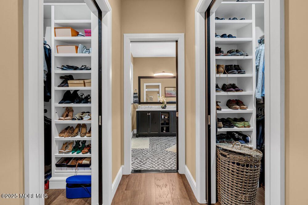 Interior, Walk-in Closets, Wood Texture Flooring