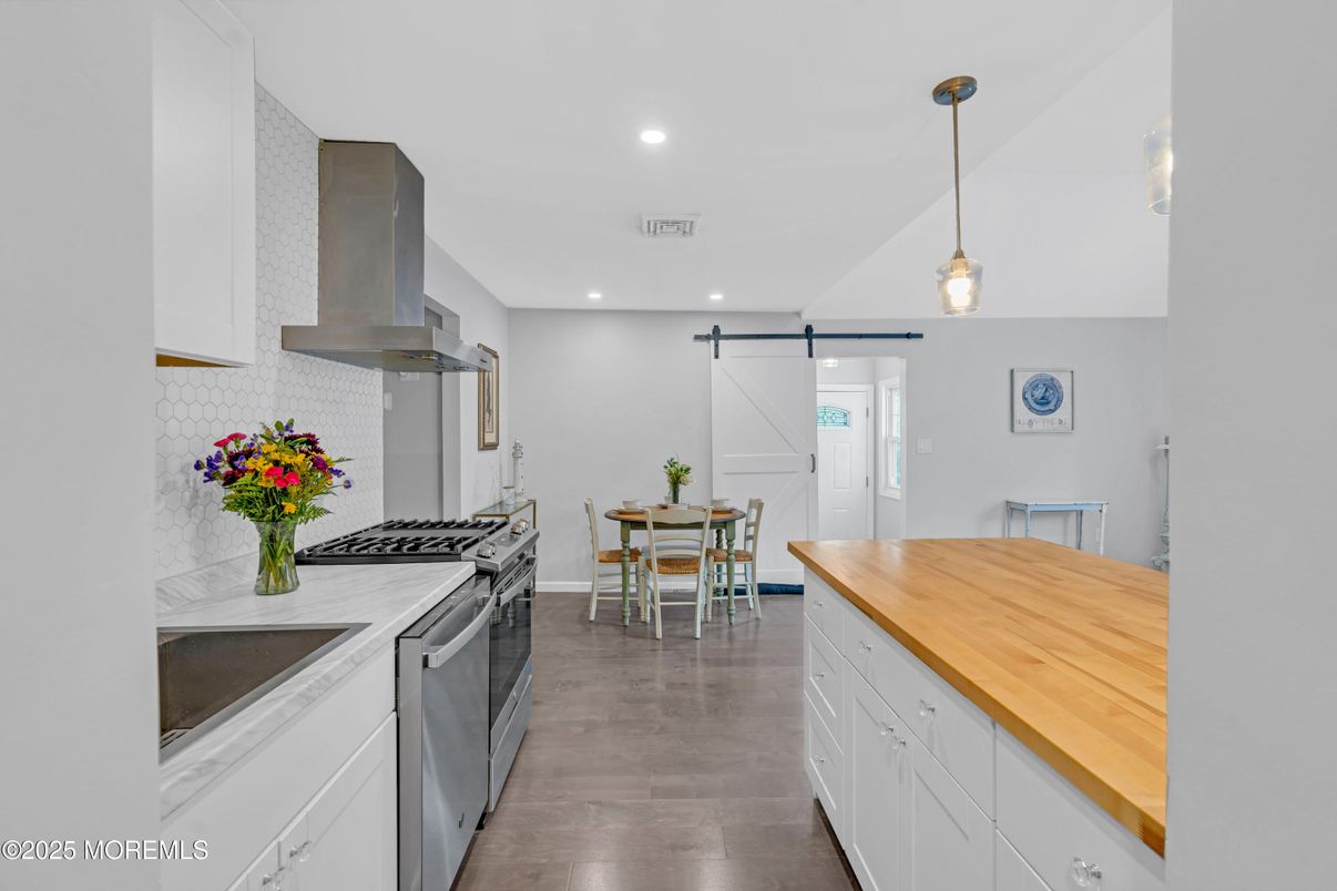 Dining room, Interior, Kitchen, Pendant Lights, Recessed Lighting, Stainless Steel Appliances, Wood Texture Flooring