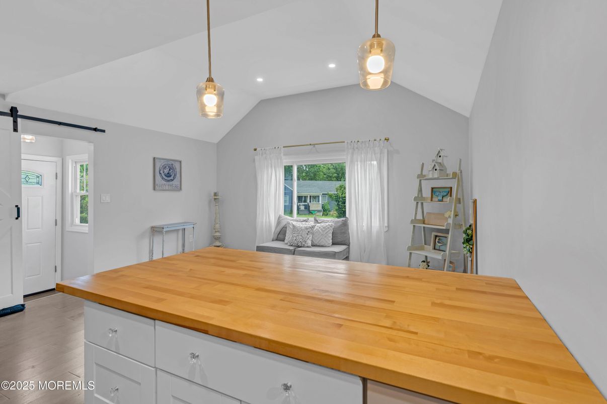 Interior, Pendant Lights, Recessed Lighting, Wood Texture Flooring