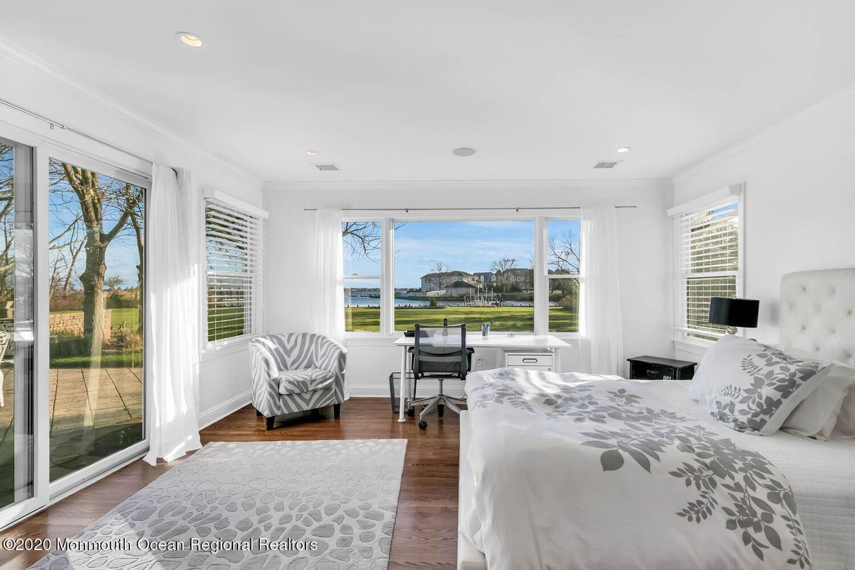 Bedroom, Home Office, Interior, Recessed Lighting, Water, Wood Texture Flooring