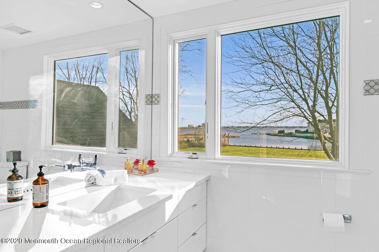 Bathroom, Interior, Recessed Lighting, Water