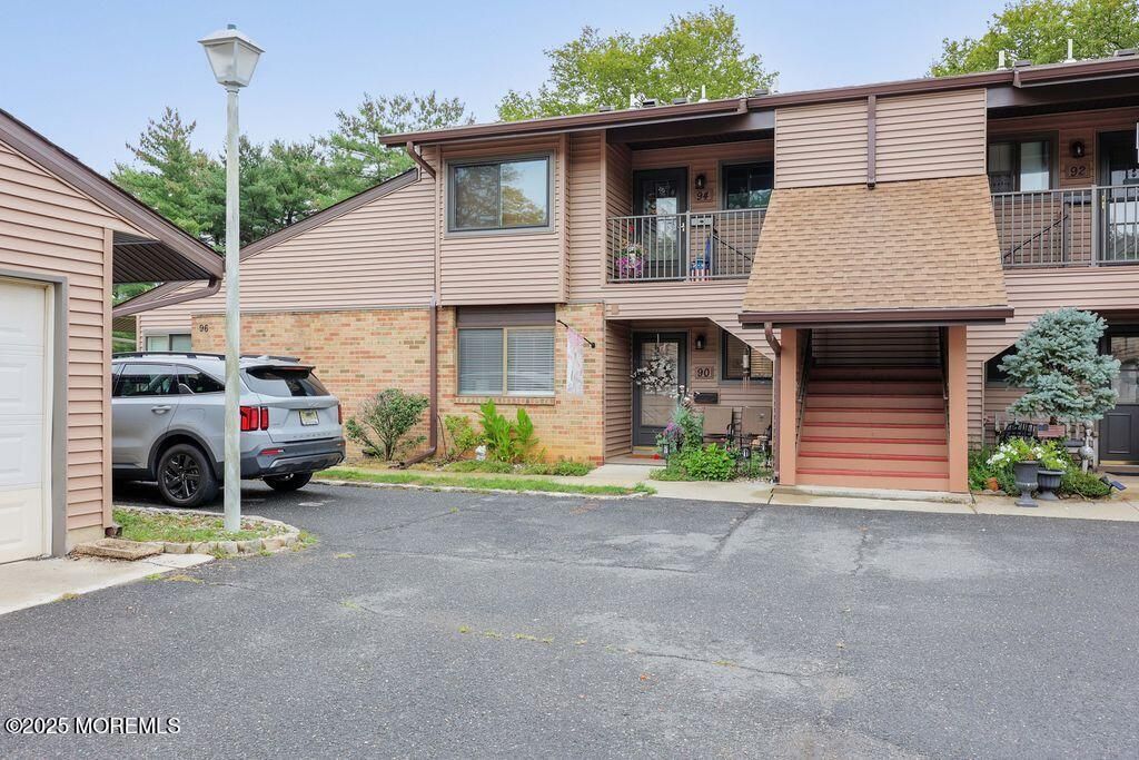 Attached, Exterior, Facade, Brick Facade, Modern