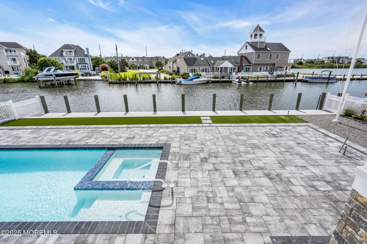Exterior, Pool, Water
