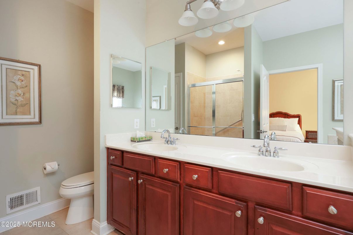 Bathroom, Dual Sink Vanities, Interior, Recessed Lighting
