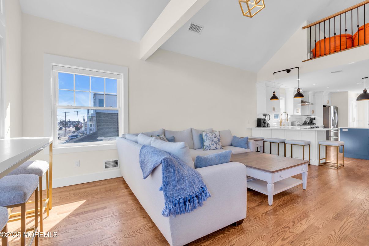 Interior, Kitchen, Living room, Pendant Lights, Recessed Lighting, Stainless Steel Appliances, Wood Texture Flooring
