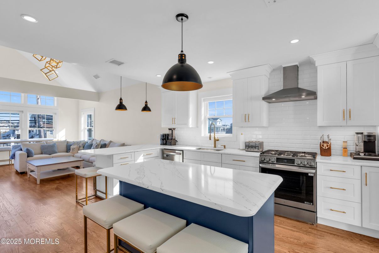 Interior, Kitchen, Living room, Pendant Lights, Recessed Lighting, Stainless Steel Appliances, Wood Texture Flooring