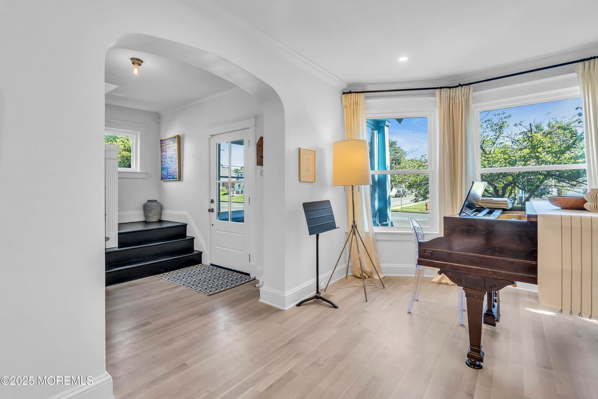 Interior, Piano, Recessed Lighting, Wood Texture Flooring