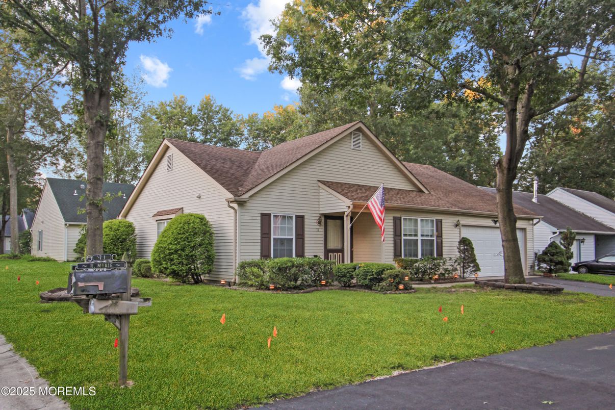 Attached, Exterior, Facade, Ranch