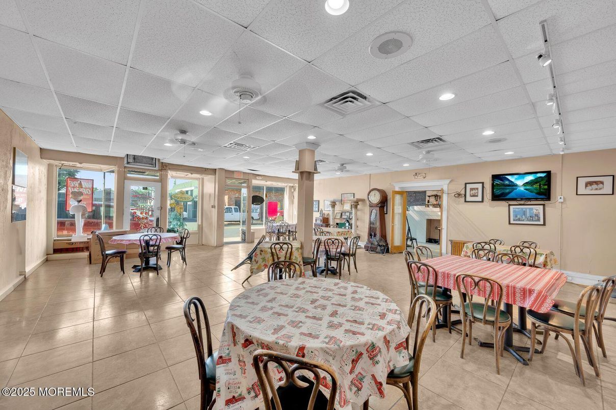 Dining room, Interior, Recessed Lighting