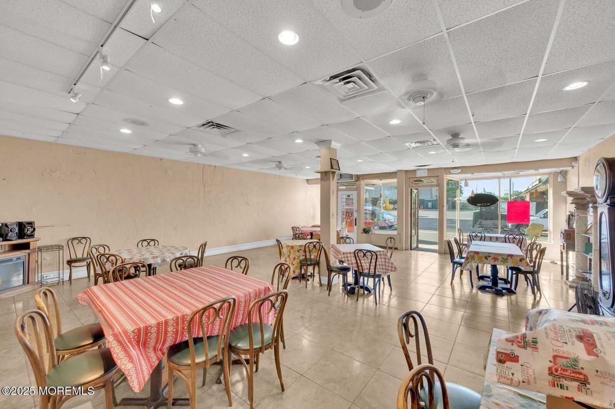 Dining room, Interior, Recessed Lighting