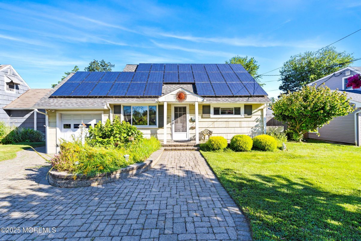 Attached, Exterior, Facade, Solar Panels, Cape Cod