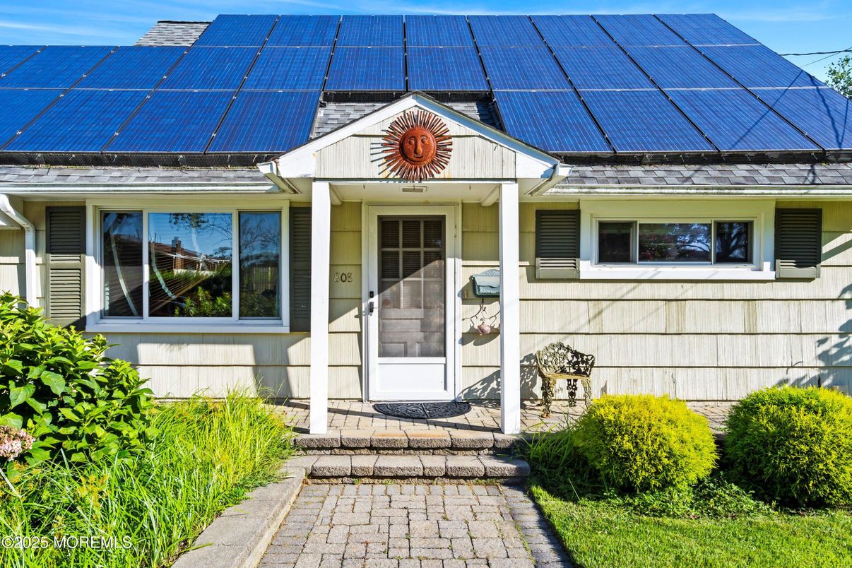 Exterior, Facade, Solar Panels, Cape Cod
