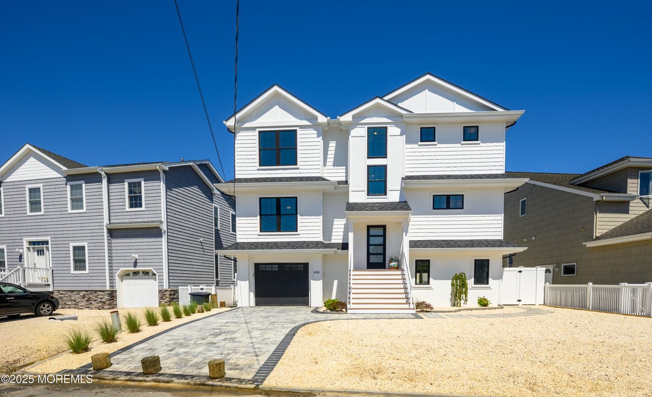 Attached, Exterior, Facade, Rowhouse