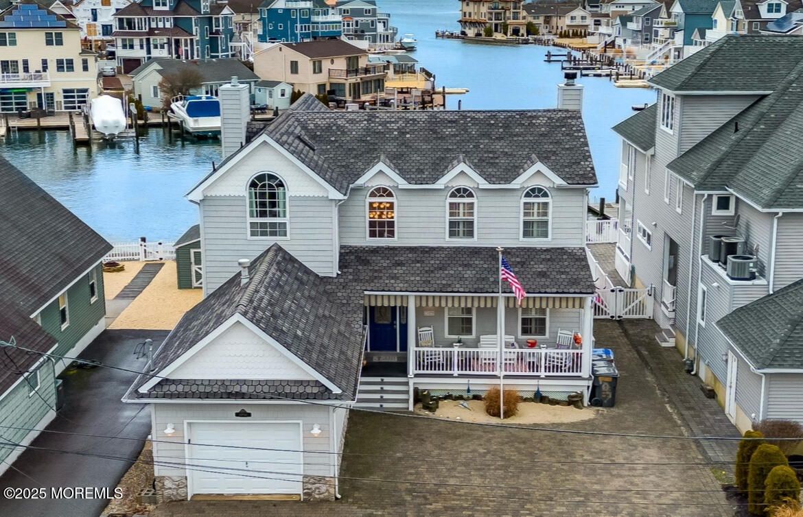Attached, Exterior, Facade, Rowhouse