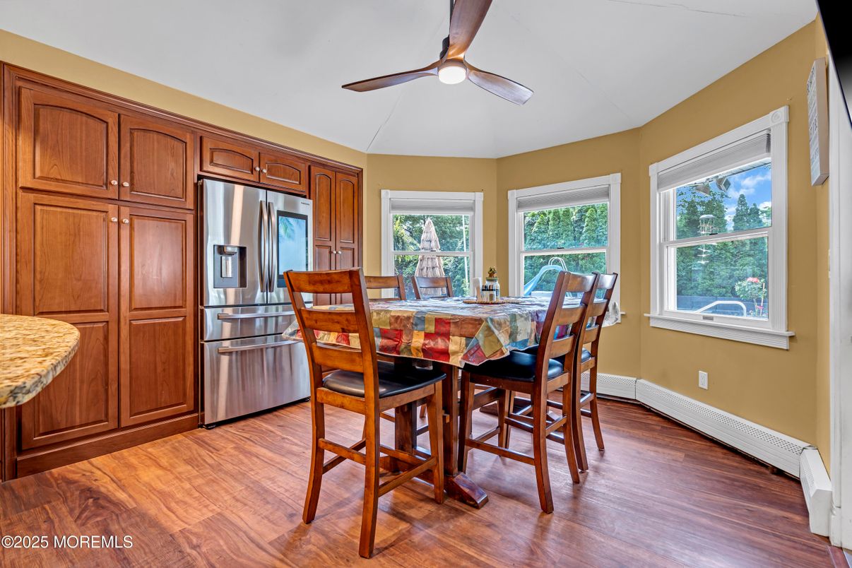 Dining room, Interior, Kitchen, Stainless Steel Appliances, Wood Texture Flooring