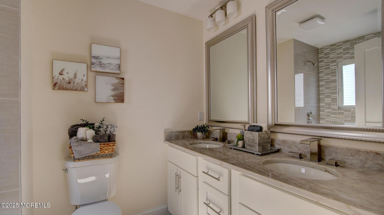Bathroom, Dual Sink Vanities, Interior