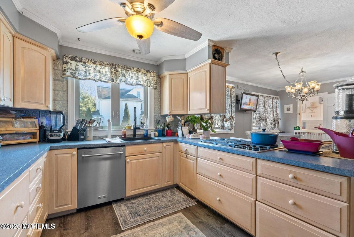 Chandelier, Interior, Kitchen, Wood Texture Flooring