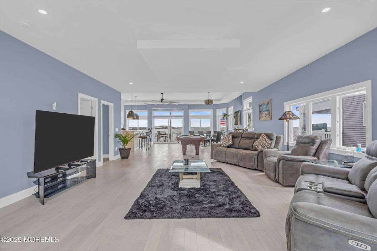 Dining room, Interior, Living room, Pendant Lights, Recessed Lighting, Wood Texture Flooring