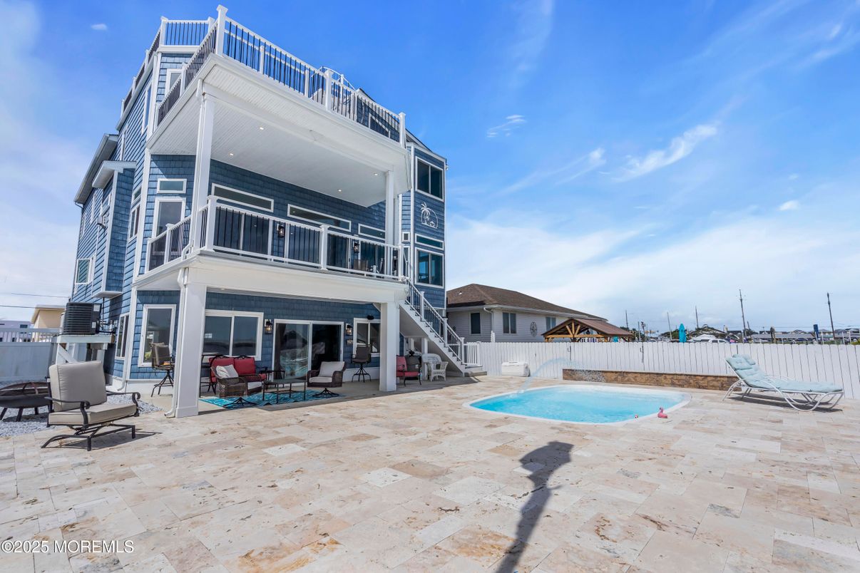 Exterior, Pool