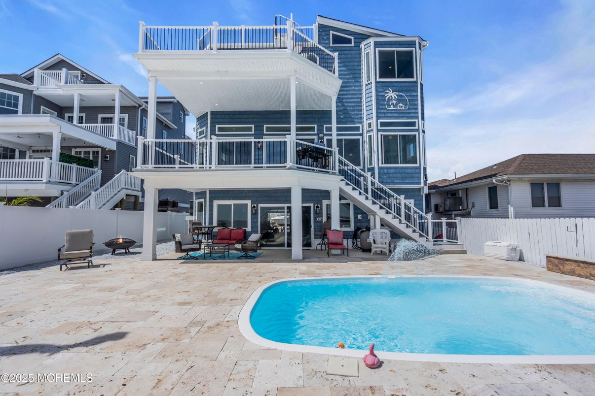 Exterior, Pool