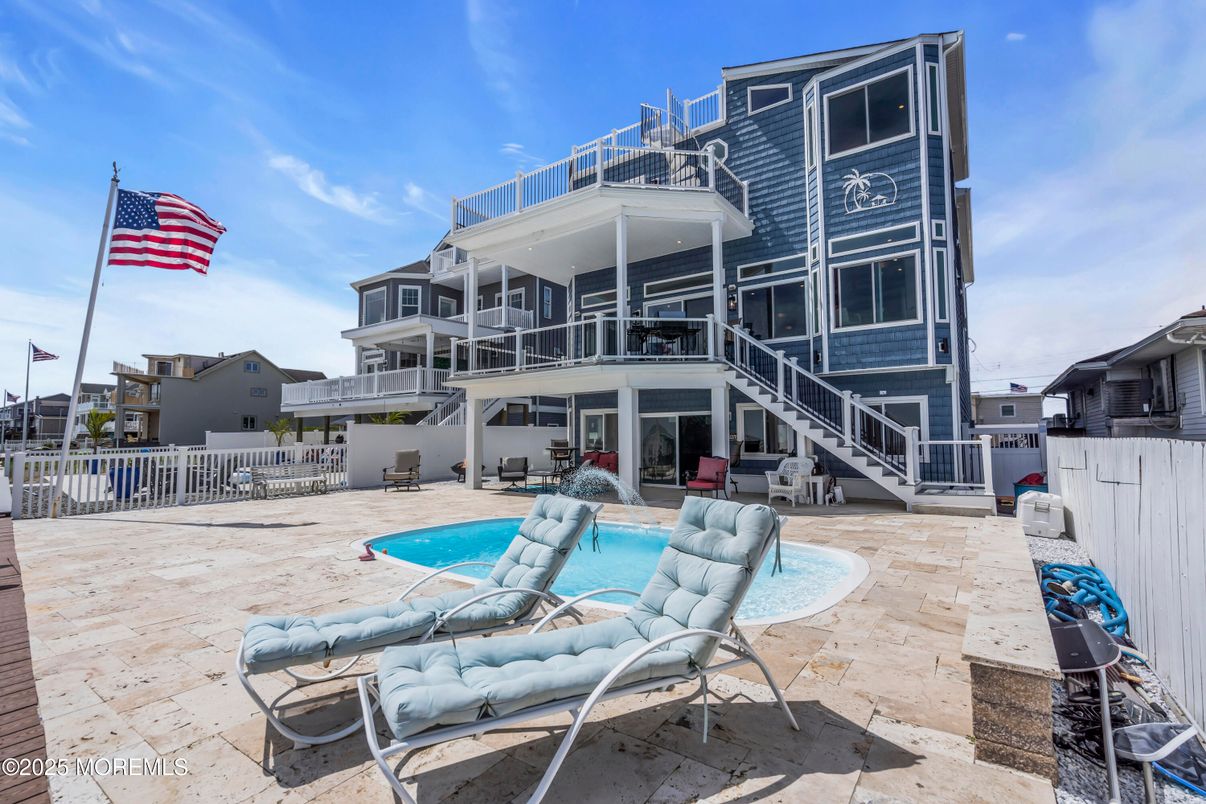 Exterior, Pool