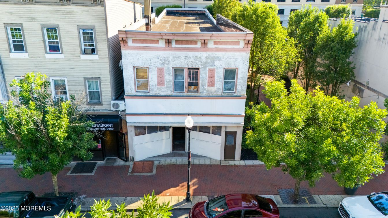 Attached, Exterior, Facade, Brick Facade, Rowhouse