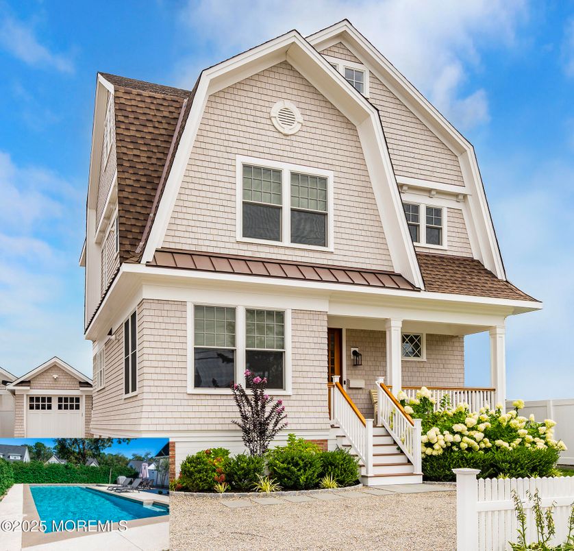 Exterior, Facade, Pool, Queen Anne Victorian