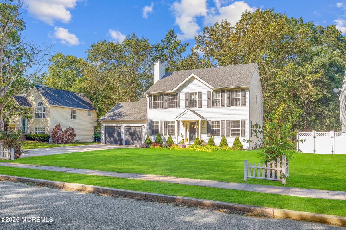 Attached, Backyard, Exterior, Facade, Georgian