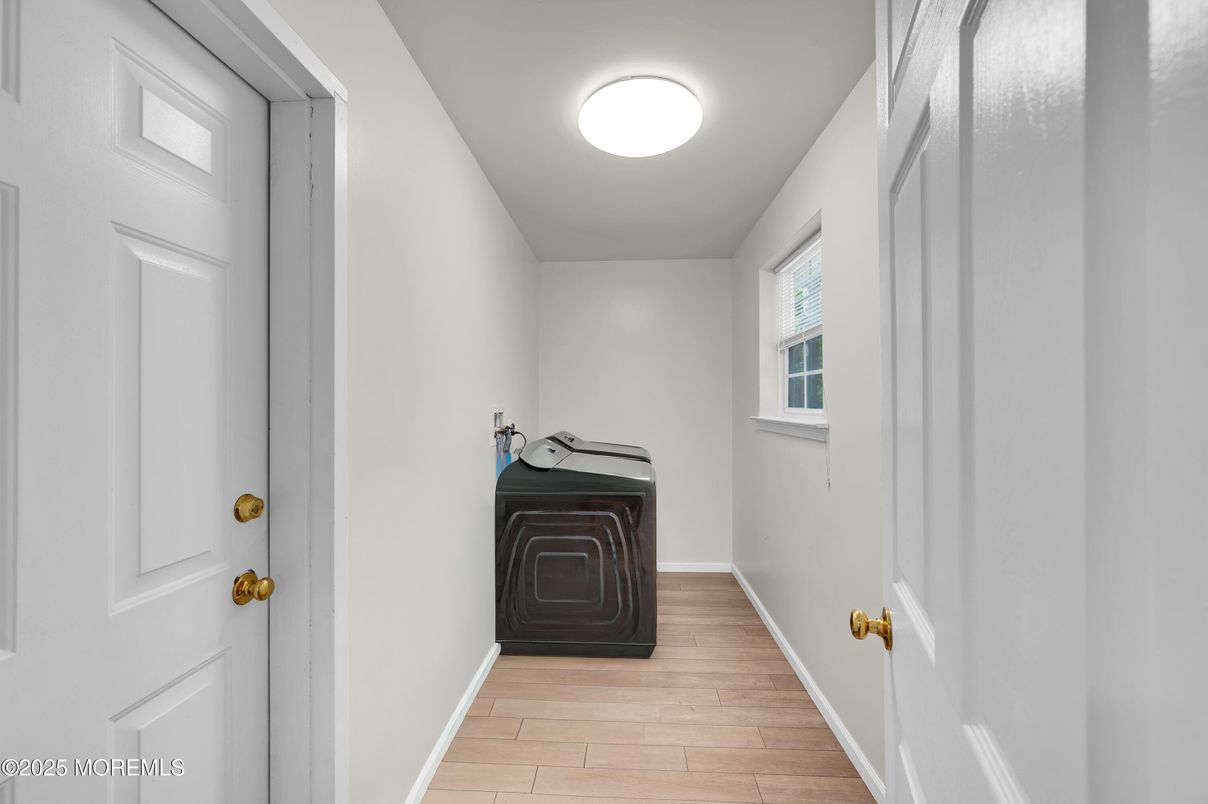 Interior, Washer, Wood Texture Flooring